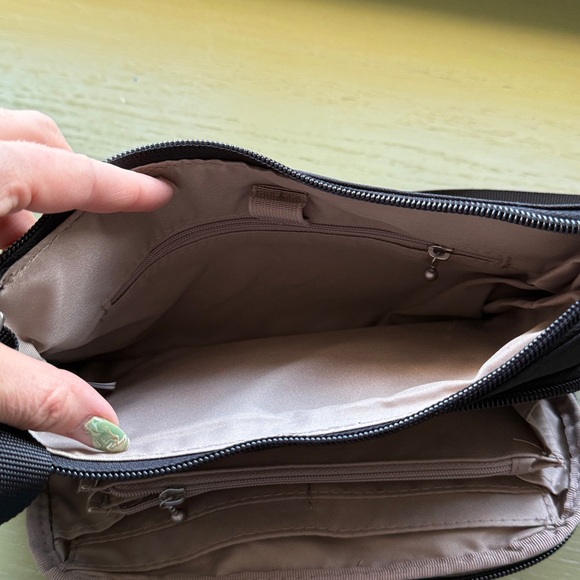NWOT Cross body baggallini - Picture 3 of 4